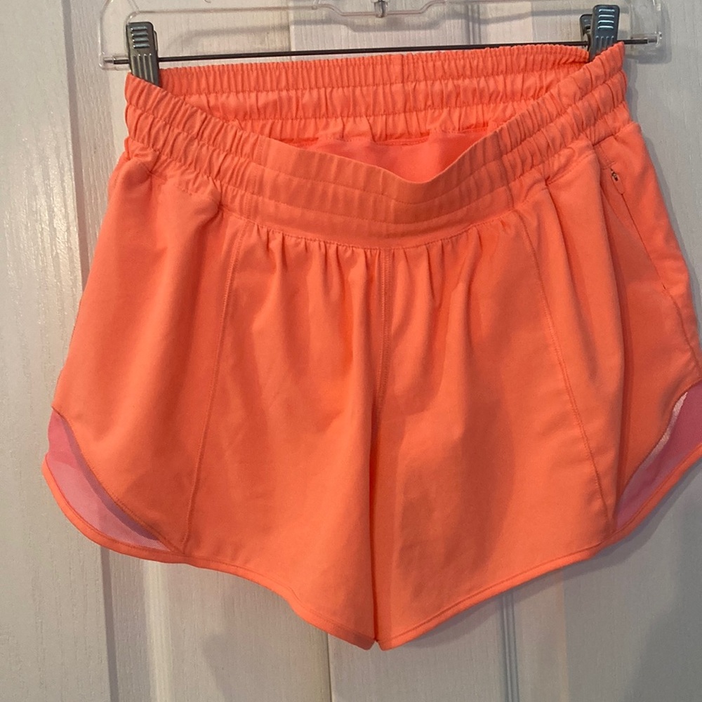 Lululemon Women's Hotty Hot Shorts Size 6 Golden Apricot